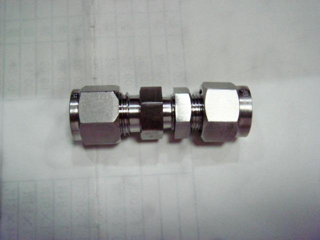 卡套直通穿板接頭